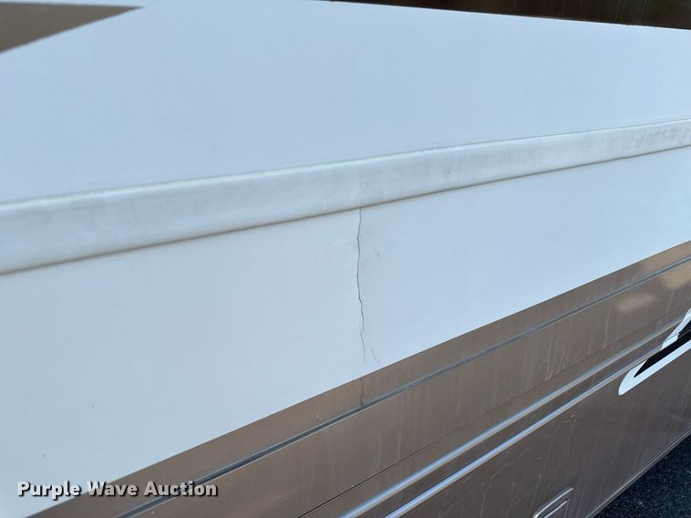 image for item OJ9927 2000 Newmar Mountain Aire RV