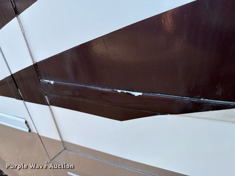 image for item OJ9927 2000 Newmar Mountain Aire RV