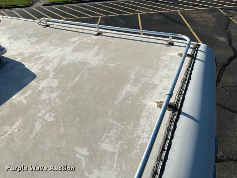 image for item OJ9927 2000 Newmar Mountain Aire RV