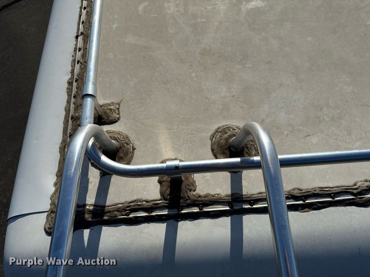 image for item OJ9927 2000 Newmar Mountain Aire RV