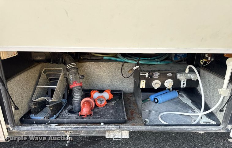 image for item OJ9927 2000 Newmar Mountain Aire RV