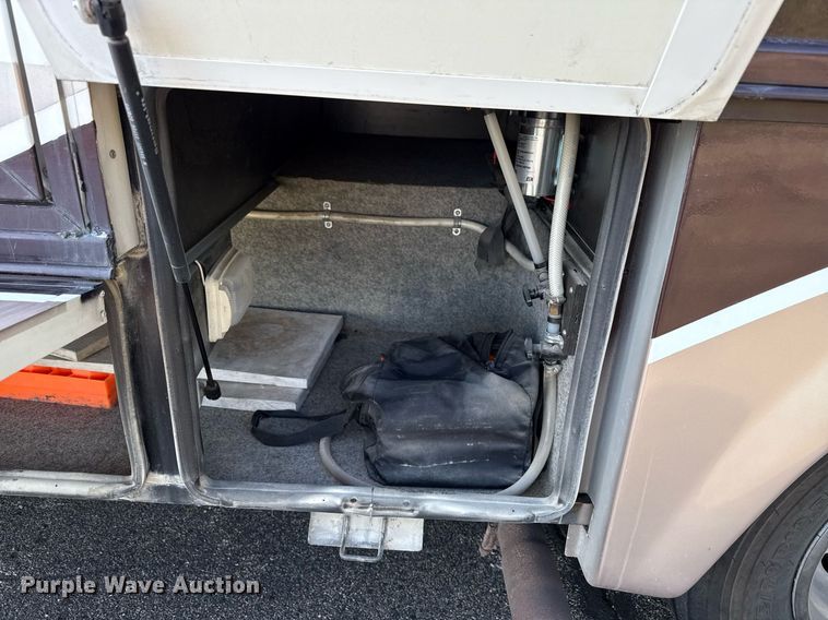 image for item OJ9927 2000 Newmar Mountain Aire RV