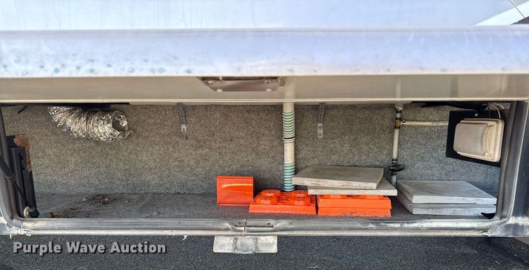 image for item OJ9927 2000 Newmar Mountain Aire RV