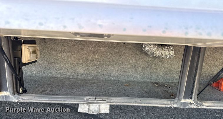 image for item OJ9927 2000 Newmar Mountain Aire RV