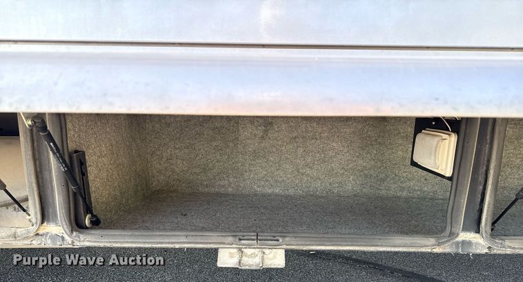 image for item OJ9927 2000 Newmar Mountain Aire RV