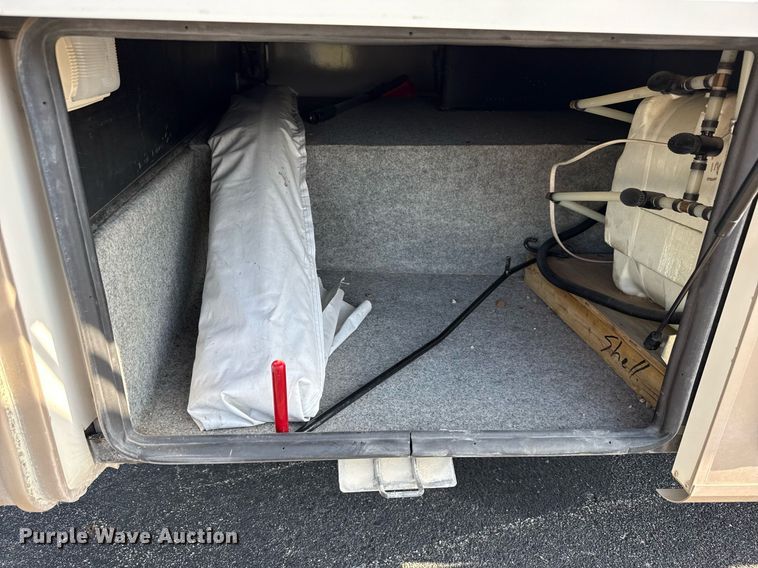 image for item OJ9927 2000 Newmar Mountain Aire RV