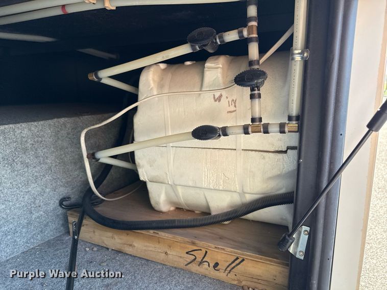 image for item OJ9927 2000 Newmar Mountain Aire RV