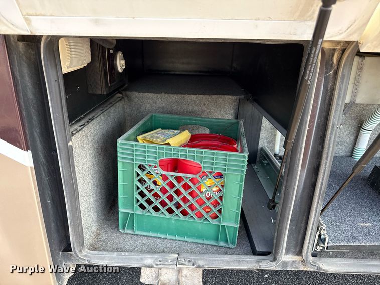 image for item OJ9927 2000 Newmar Mountain Aire RV