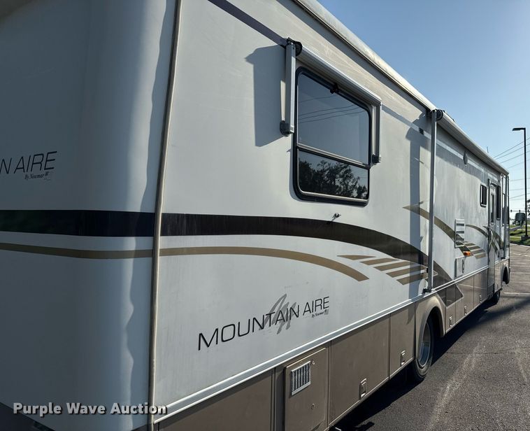 image for item OJ9927 2000 Newmar Mountain Aire RV