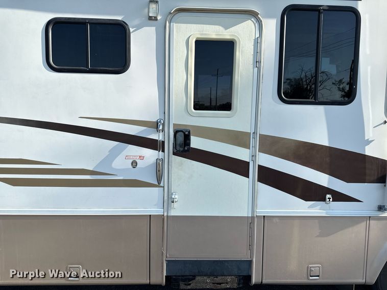 image for item OJ9927 2000 Newmar Mountain Aire RV