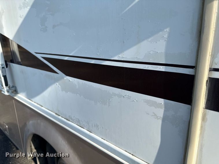 image for item OJ9927 2000 Newmar Mountain Aire RV