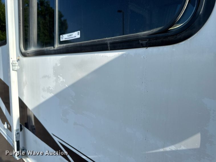 image for item OJ9927 2000 Newmar Mountain Aire RV