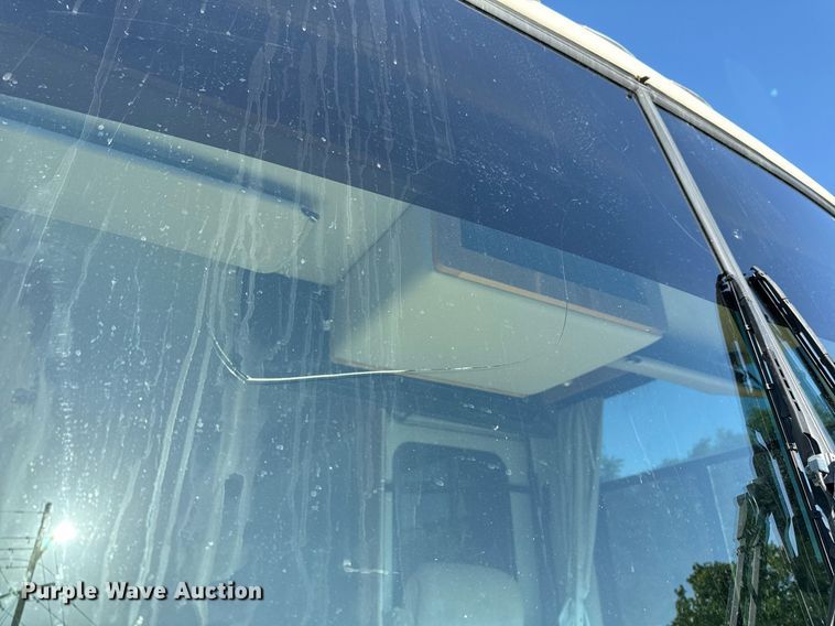 image for item OJ9927 2000 Newmar Mountain Aire RV