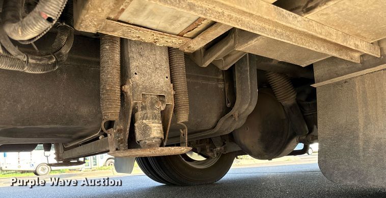 image for item OJ9927 2000 Newmar Mountain Aire RV