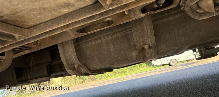 image for item OJ9927 2000 Newmar Mountain Aire RV