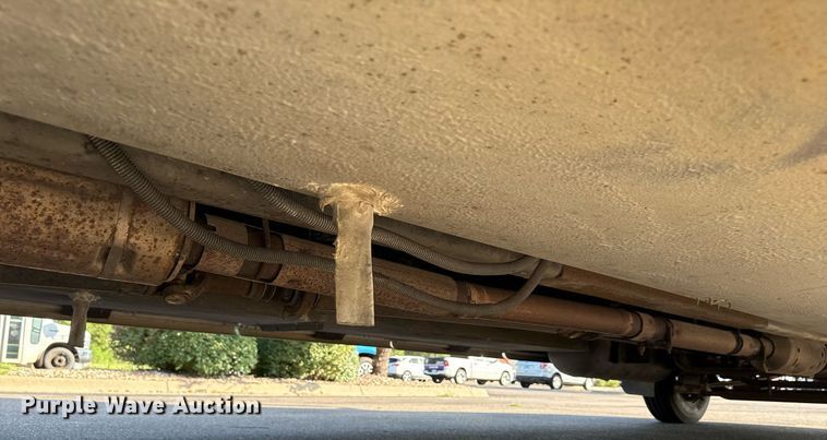 image for item OJ9927 2000 Newmar Mountain Aire RV