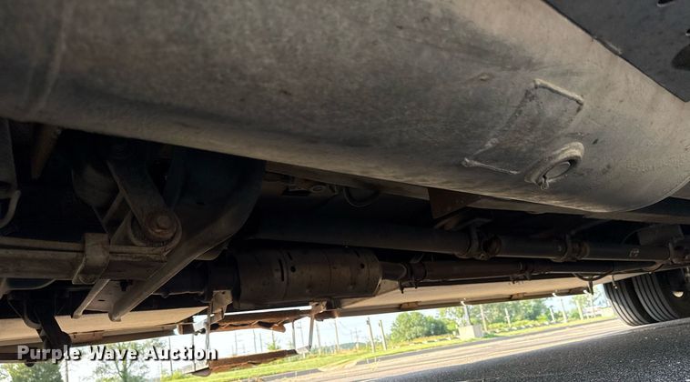 image for item OJ9927 2000 Newmar Mountain Aire RV