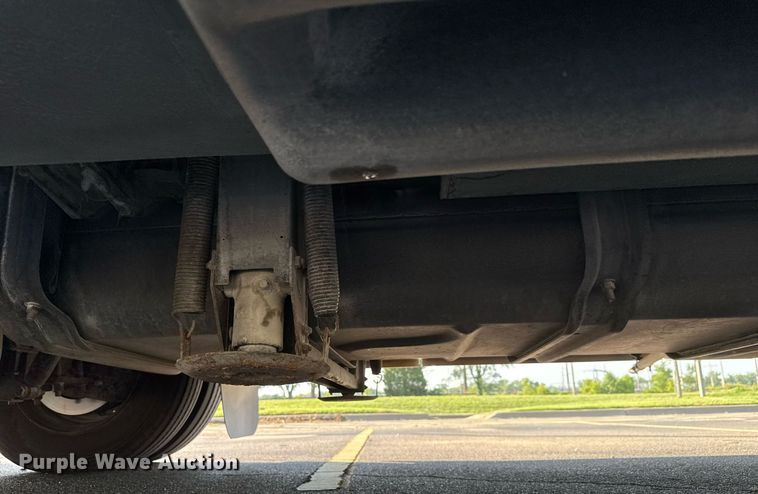 image for item OJ9927 2000 Newmar Mountain Aire RV