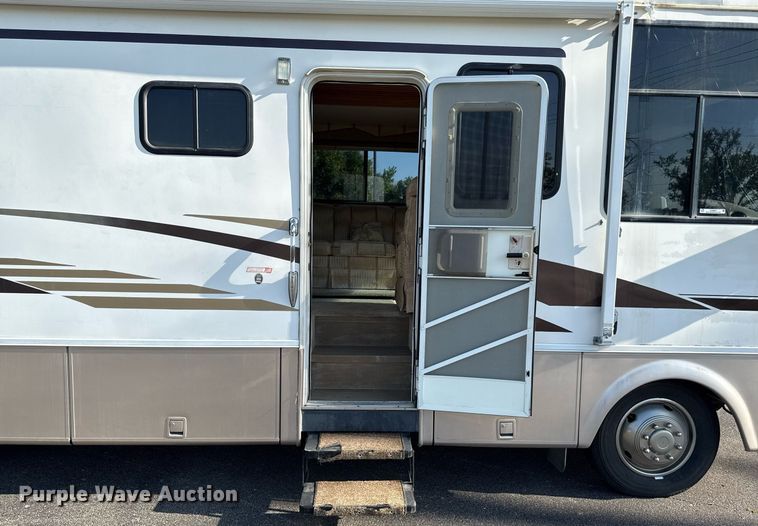 image for item OJ9927 2000 Newmar Mountain Aire RV