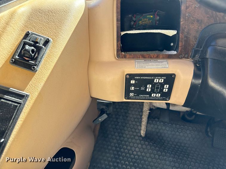 image for item OJ9927 2000 Newmar Mountain Aire RV