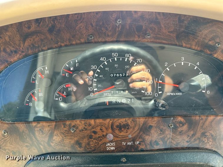 image for item OJ9927 2000 Newmar Mountain Aire RV