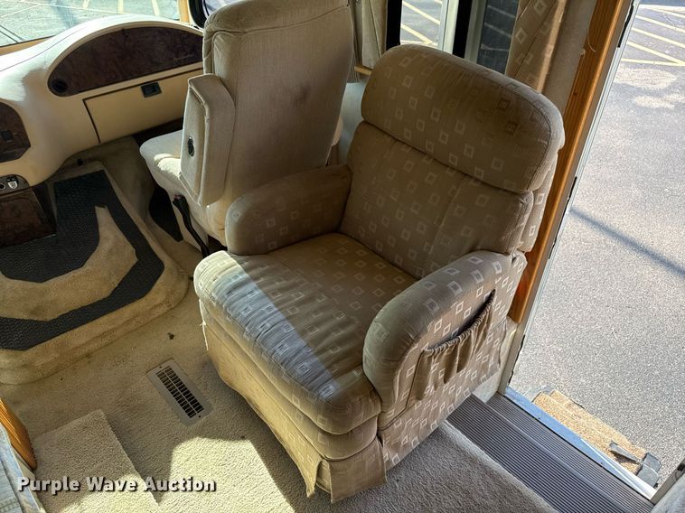 image for item OJ9927 2000 Newmar Mountain Aire RV