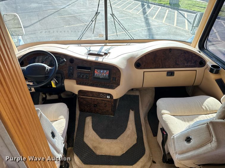 image for item OJ9927 2000 Newmar Mountain Aire RV