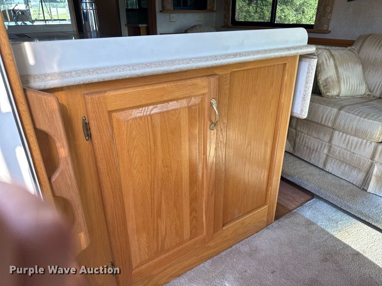 image for item OJ9927 2000 Newmar Mountain Aire RV