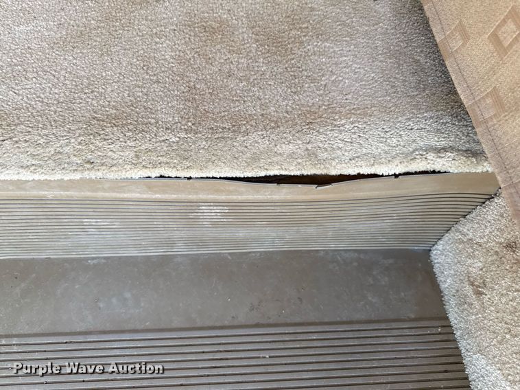 image for item OJ9927 2000 Newmar Mountain Aire RV