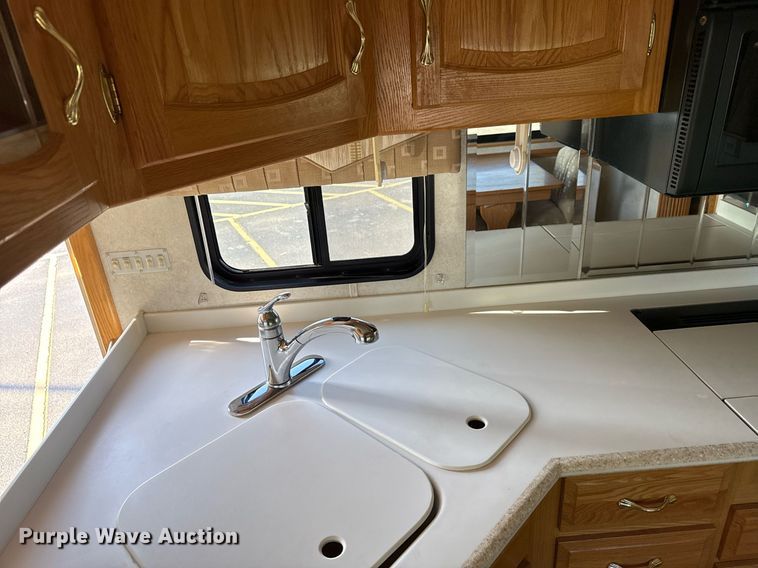 image for item OJ9927 2000 Newmar Mountain Aire RV