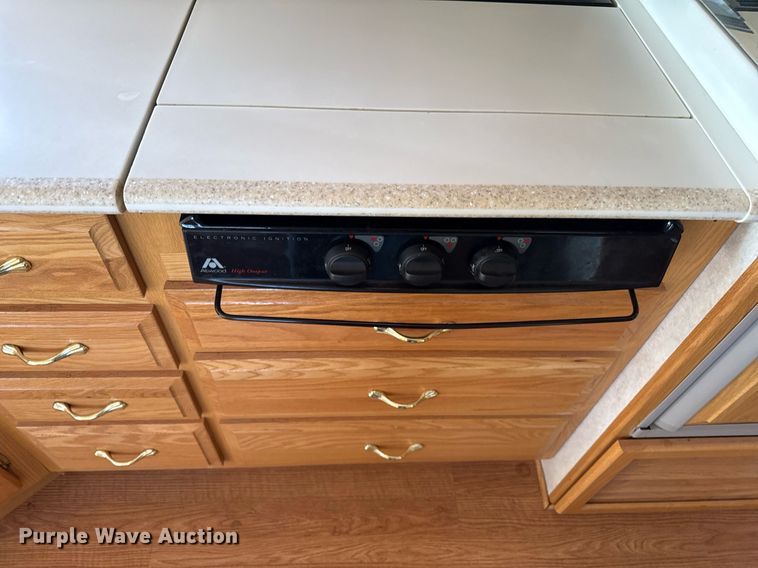 image for item OJ9927 2000 Newmar Mountain Aire RV