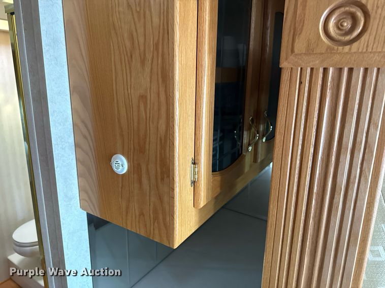 image for item OJ9927 2000 Newmar Mountain Aire RV