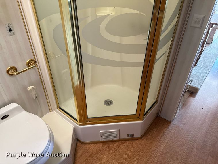 image for item OJ9927 2000 Newmar Mountain Aire RV