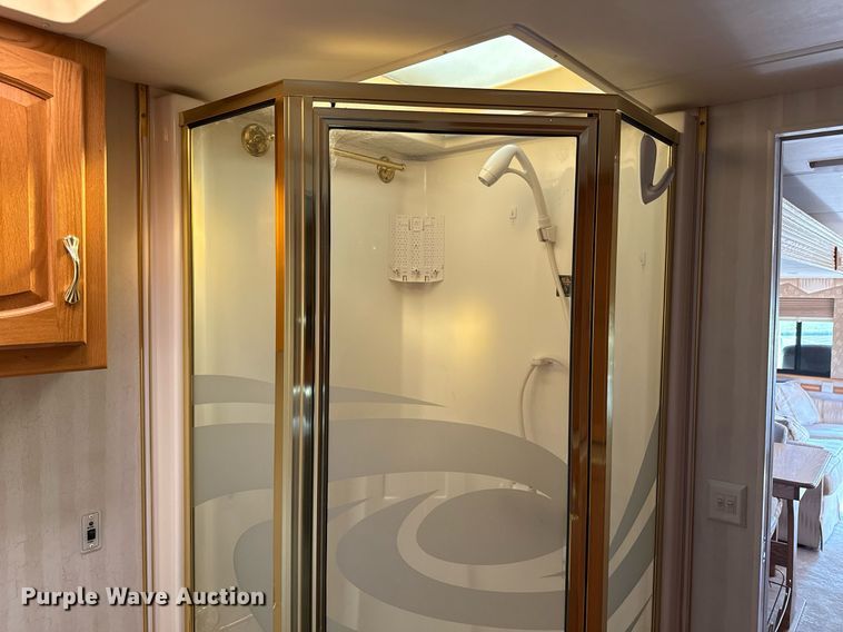 image for item OJ9927 2000 Newmar Mountain Aire RV