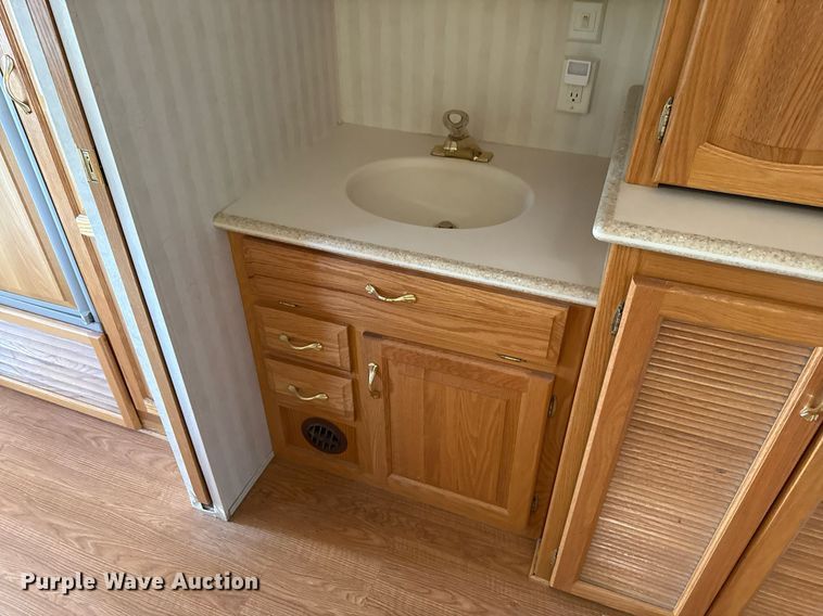 image for item OJ9927 2000 Newmar Mountain Aire RV