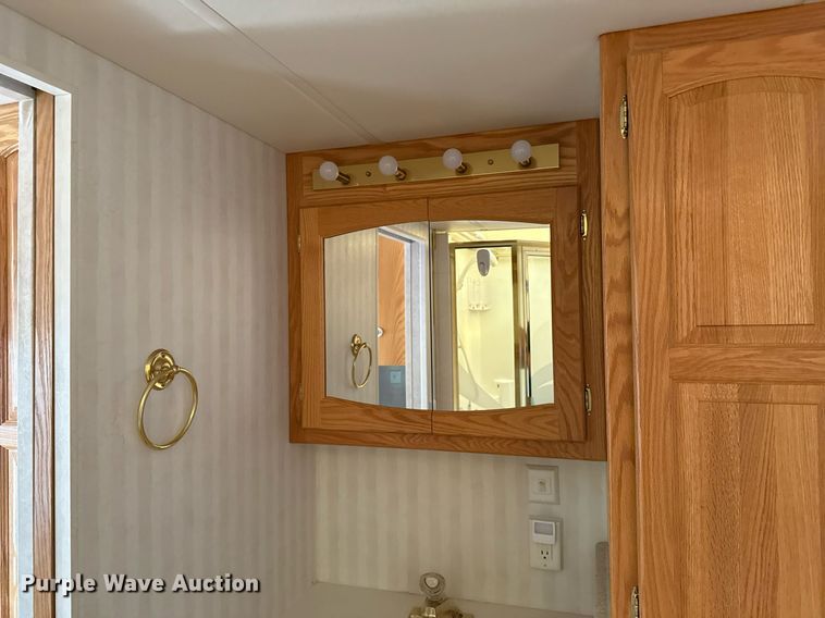 image for item OJ9927 2000 Newmar Mountain Aire RV