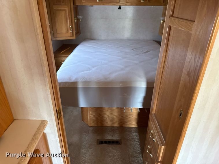 image for item OJ9927 2000 Newmar Mountain Aire RV