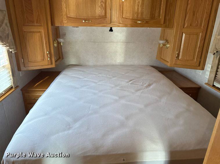 image for item OJ9927 2000 Newmar Mountain Aire RV