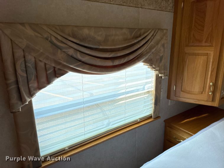 image for item OJ9927 2000 Newmar Mountain Aire RV