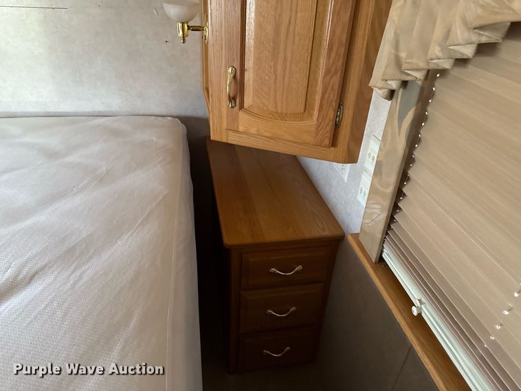 image for item OJ9927 2000 Newmar Mountain Aire RV