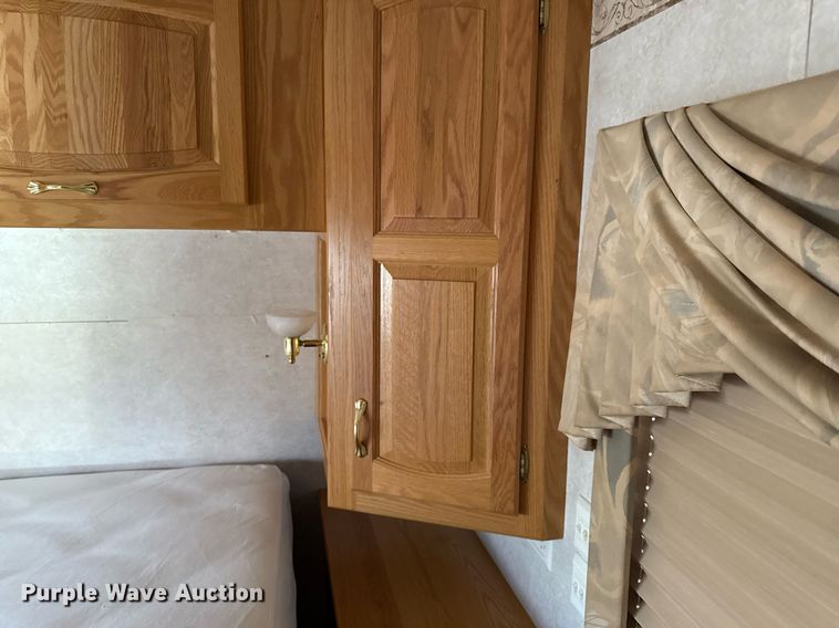 image for item OJ9927 2000 Newmar Mountain Aire RV