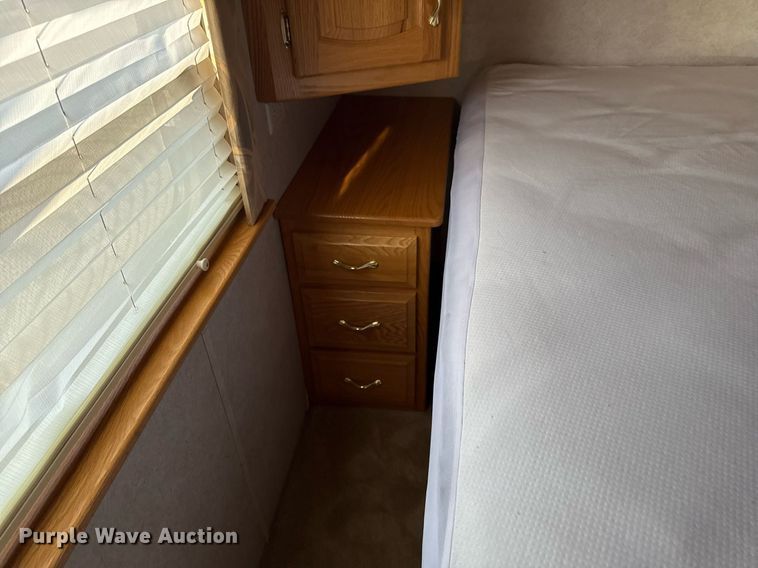 image for item OJ9927 2000 Newmar Mountain Aire RV