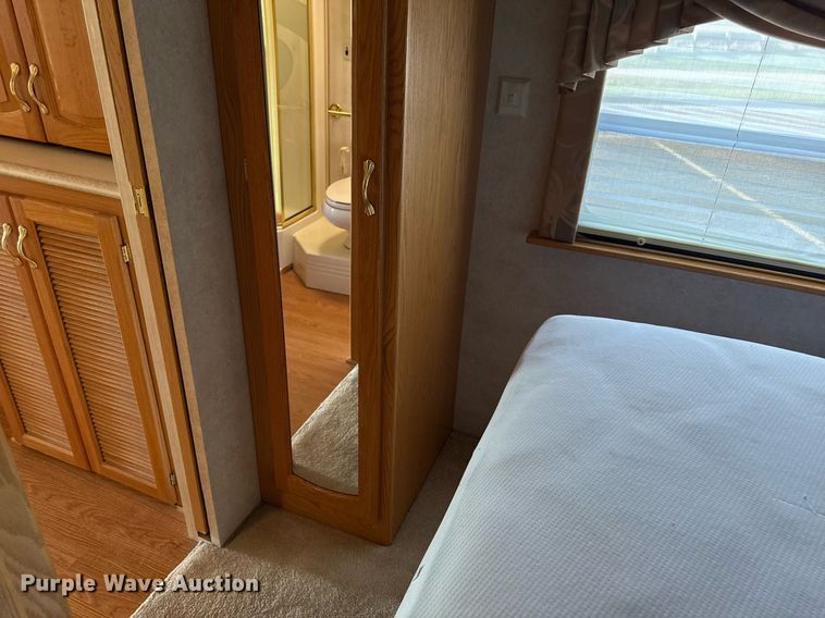 image for item OJ9927 2000 Newmar Mountain Aire RV