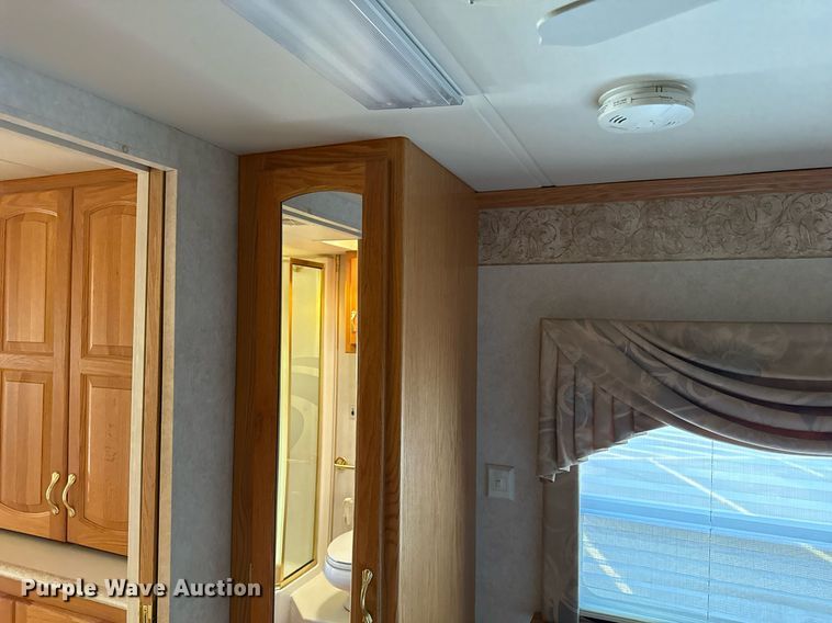 image for item OJ9927 2000 Newmar Mountain Aire RV