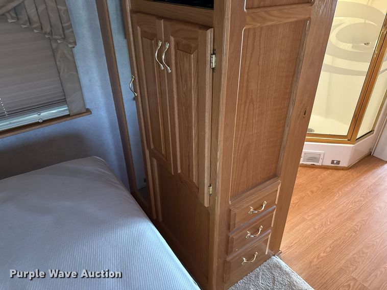 image for item OJ9927 2000 Newmar Mountain Aire RV