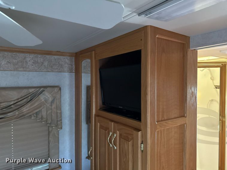 image for item OJ9927 2000 Newmar Mountain Aire RV