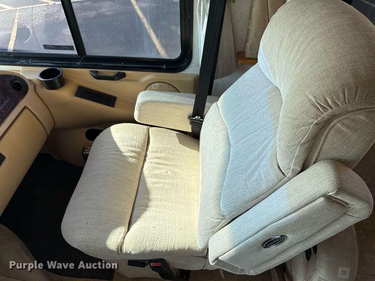 image for item OJ9927 2000 Newmar Mountain Aire RV