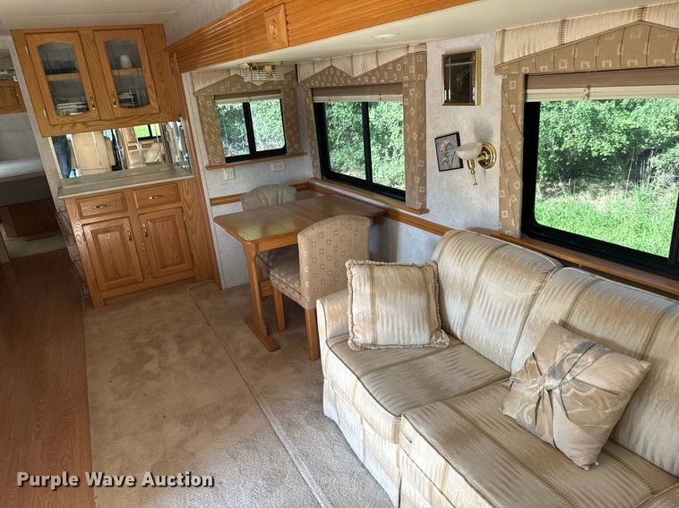 image for item OJ9927 2000 Newmar Mountain Aire RV