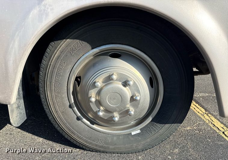 image for item OJ9927 2000 Newmar Mountain Aire RV