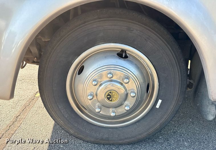 image for item OJ9927 2000 Newmar Mountain Aire RV